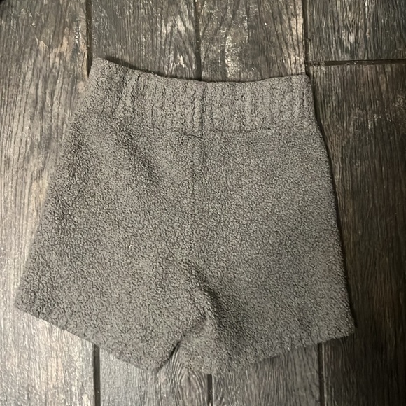 SKIMS cozy knit shorts in smoke - Picture 5 of 7